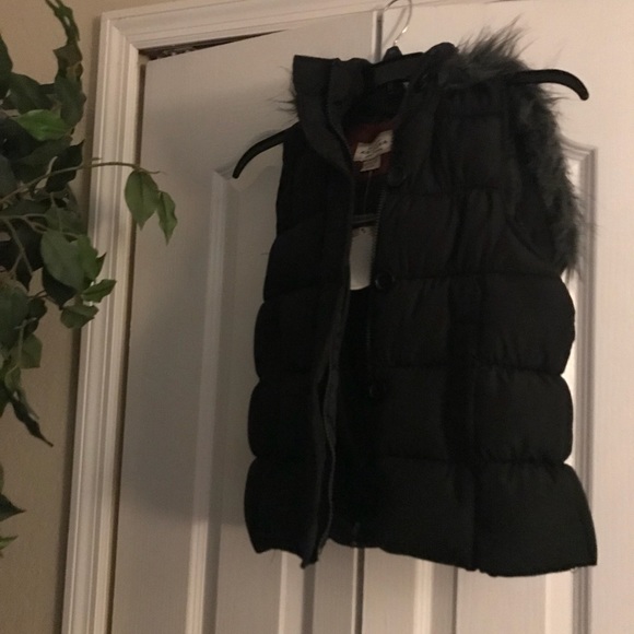 NWT hooded puffer vest. Juniors SzS. Zipper&button - Picture 2 of 5